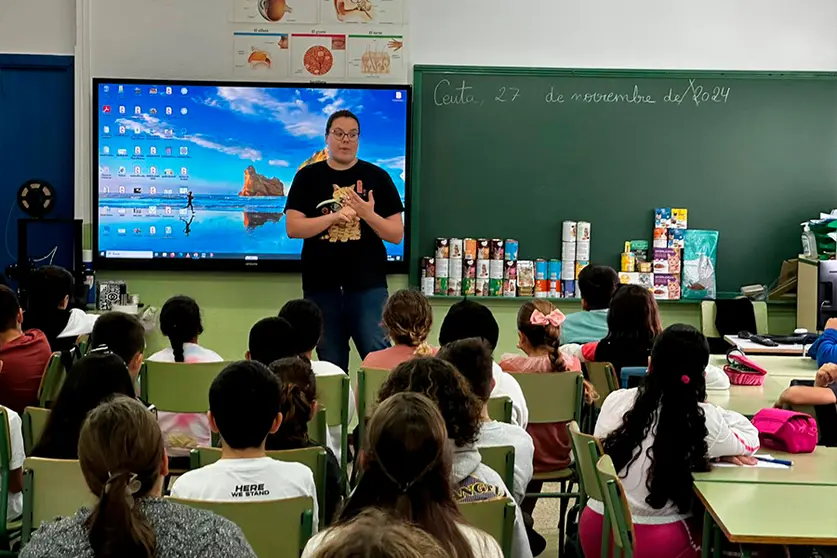 Alumnos del Ortega y Gasset durante una actividad aninalista en clase
