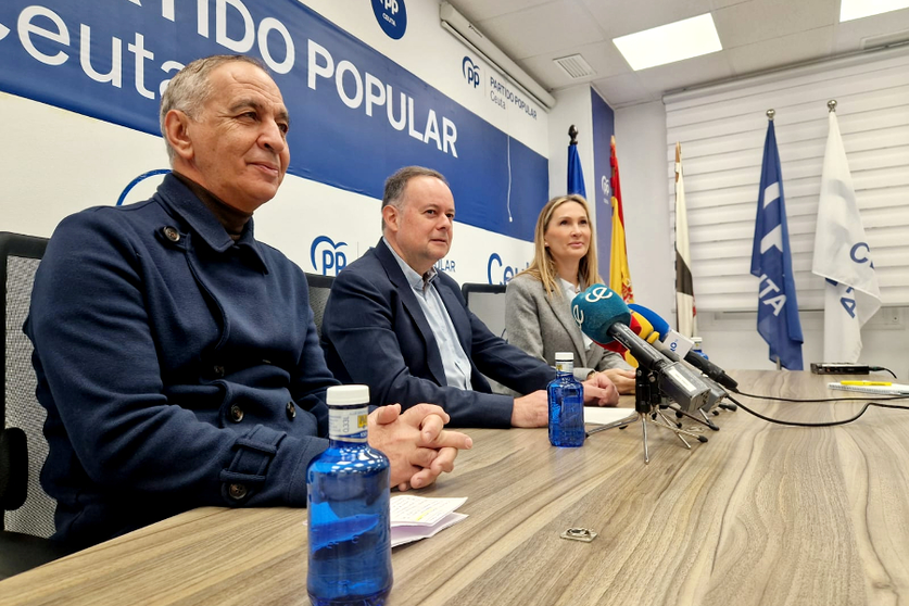 Los parlamentarios Populares durante una de sus comparecencias / Archivo