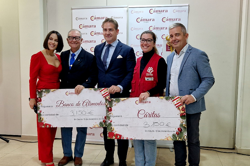 Entrega de la donaci&oacute;n de la I Gala Ben&eacute;fica de la C&aacute;mara de Comercio