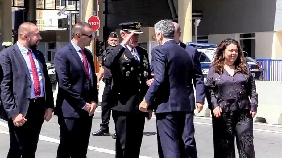 El ministro Grande-Marlaska durante su &uacute;ltima visita a la frontera del Tarajal /Archivo 