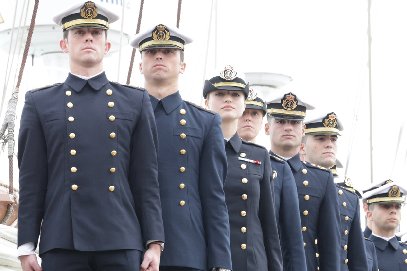 La princesa Leonor junto a parte de sus compa&ntilde;eros a bordo del 'Elcano' / Casa Real