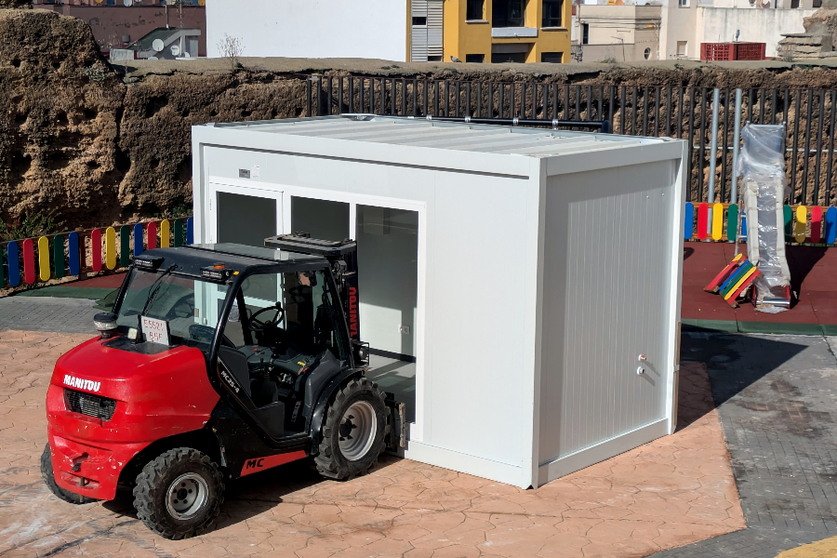 Instalaci&oacute;n de las casetas prefabricadas del mercado provisional del Mixto / Rafa B&aacute;ez
