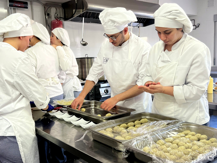 D&iacute;a Internacional de la Croqueta, Instituto Almina / Alma Palomino