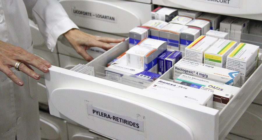 Medicamentos en farmacias / Archivo