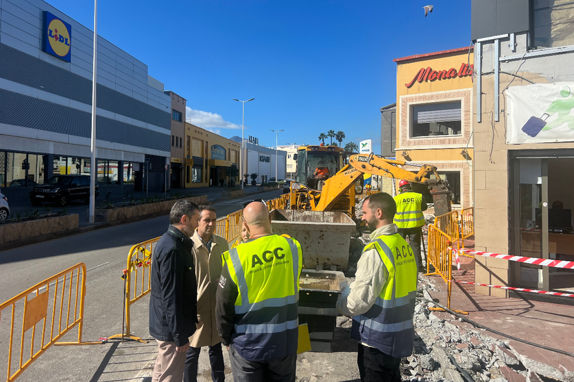 Visita a las obras de la zona de las cafeter&iacute;as de Ca&ntilde;onero Dato
