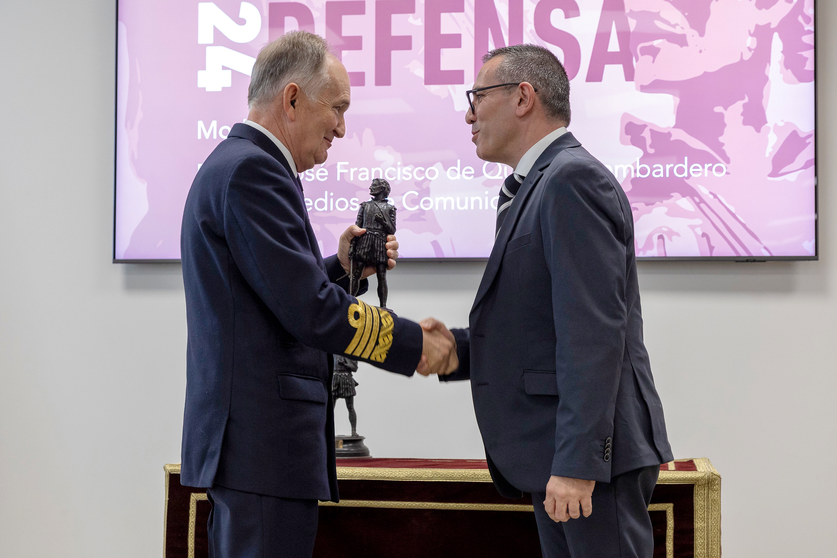 El periodista de Radio Ceuta de la Cadena Ser, Antonio Mart&iacute;n Garc&iacute;a, ha sido galardonado con el Premio Defensa 2024 en su categor&iacute;a de Radio