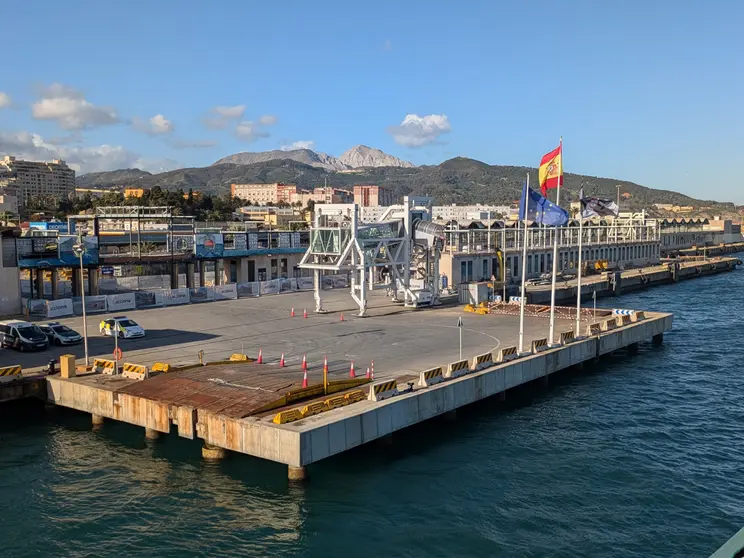 Puerto de Ceuta / Rafa B&aacute;ez