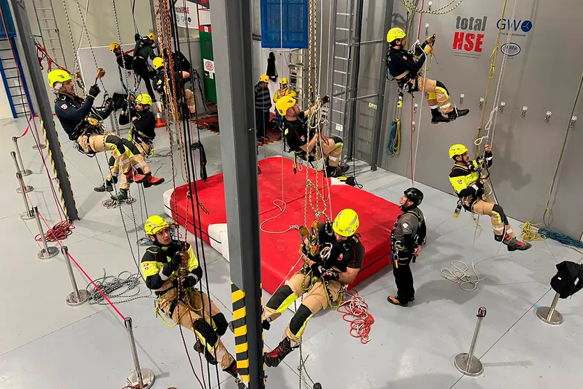 Formaci&oacute;n de bomberos en Rescate Vertical