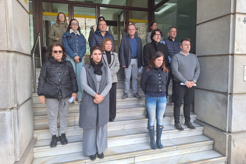 Minuto de silencio en memoria de la segunda v&iacute;ctima por violencia de g&eacute;nero / Cedida