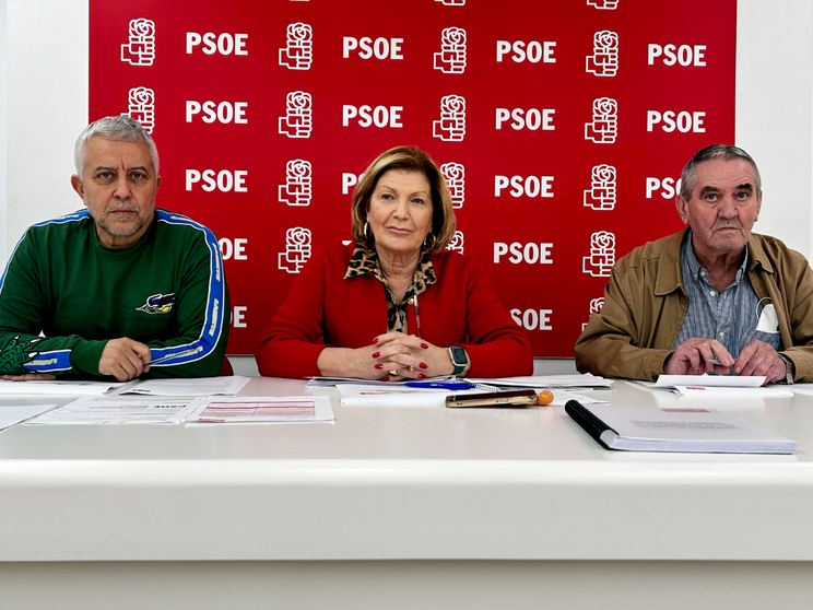 Mesa del Comit&eacute; Regional del PSOEpresidida por por Blanca G&oacute;mez, y con Mohamed Haidor y Eloy Verdugo como vocales