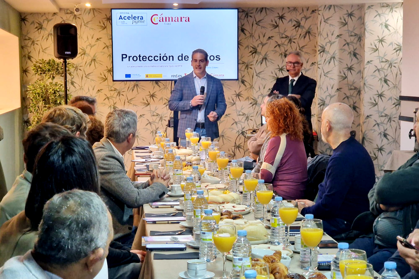 Karim Bulaix, presidente de la C&aacute;mara de Comercio, durante la inauguraci&oacute;n del Desayuno Tecnol&oacute;gico de este martes / Laura Ortiz