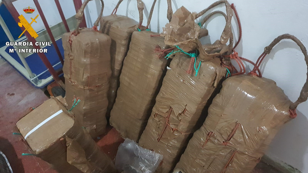 173 kilos de hach&iacute;s flotando en la bah&iacute;a sur / Cedida