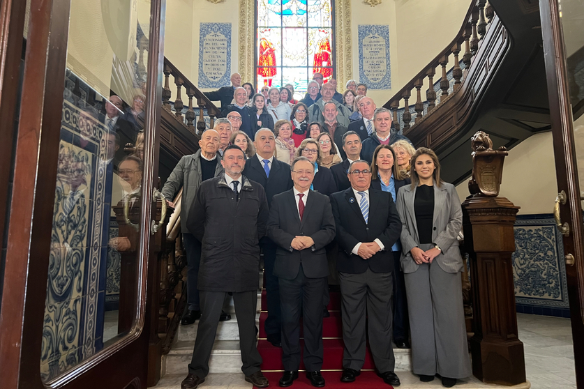 Representaci&oacute;n de la Asociaci&oacute;n de Veteranos del Cuerpo de Intendencia con Vivas / Alma Palomino
