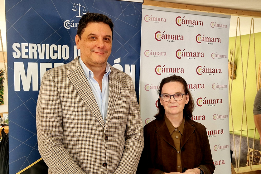 Joaqu&iacute;n Mollinedo y Patricia Guilarte, instantes antes del inicio del desayuno informativo sobre Mediaci&oacute;n Empresarial _ Laura Ortiz