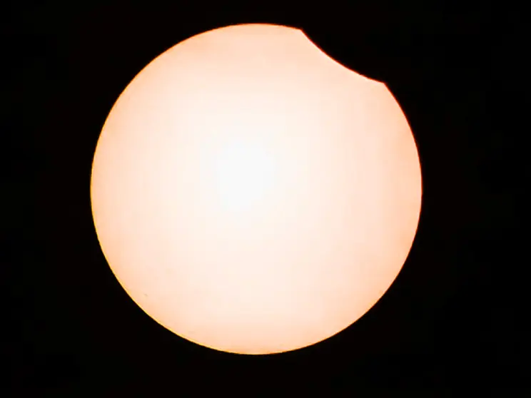 ECLIPSE PARCIAL DE SOL
