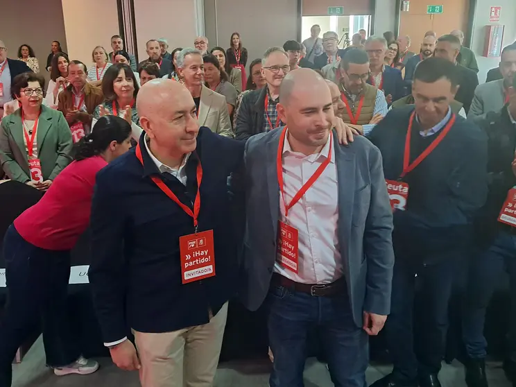 Miguel &Aacute;ngel Perez Triano (Dcha) y Alejandro Soler (Izda) en el Congreso Regional del PSOE / C&eacute;sar Mart&iacute;n