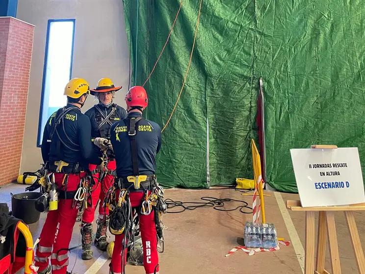 Jornadas de rescate vertical en Linares / Cedidas