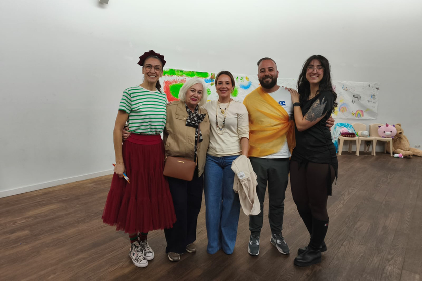 Pilar Orozco visita los talleres infantiles del Proyecto Arte / Cedida