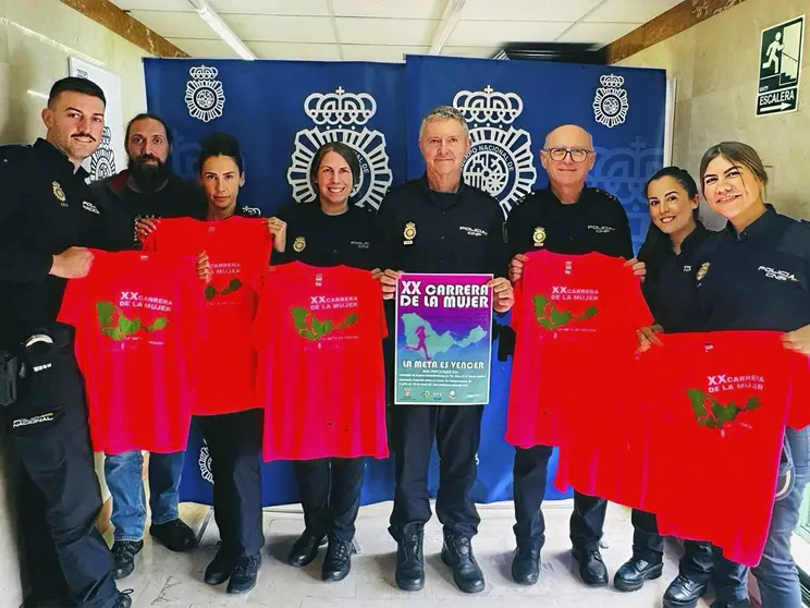 La Polic&iacute;a Nacional apoyando la Carrera de la Mujer