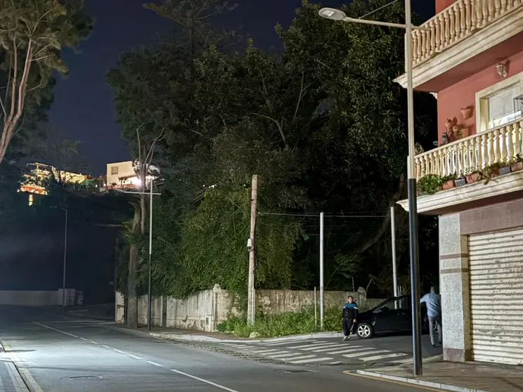 Las farolas de Ben&iacute;tez permanecen apagadas