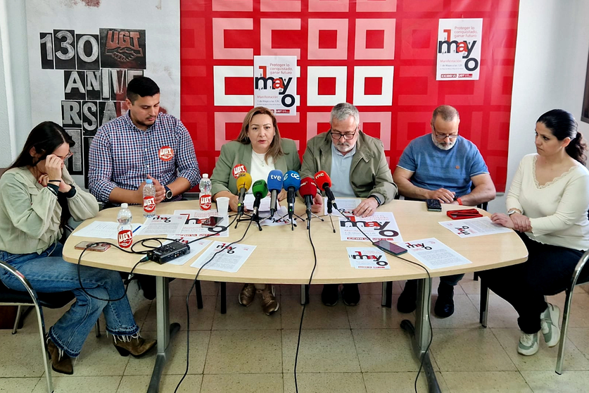 Los sindicatos UGT y CCOO durante la comparecencia de este viernes / Laura Ortiz