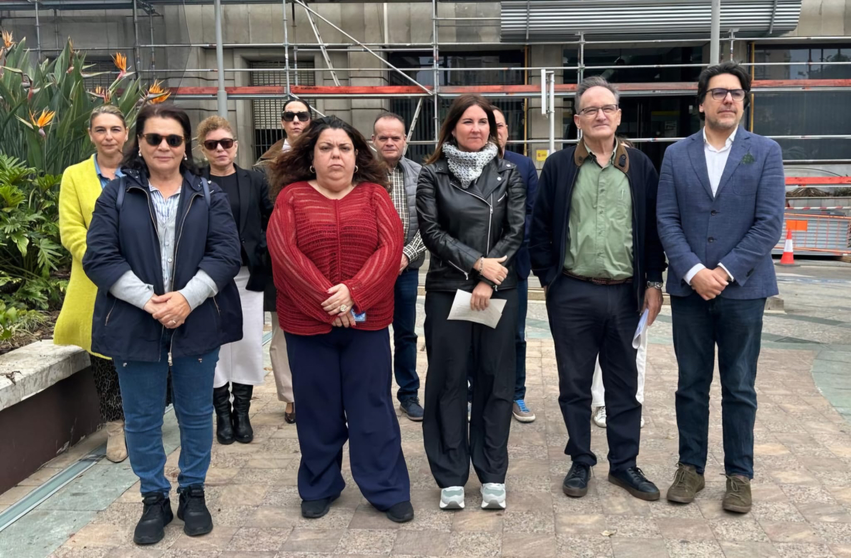 Minuto de silencio en Plaza de los Reyes / Cedida