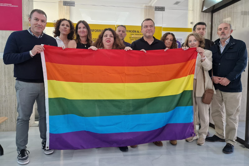 La delegada del Gobierno ha le&iacute;do este viernes el manifiesto contra la LGTBIfobia / Laura Ortiz
