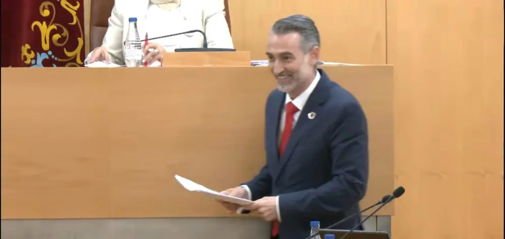  El portavoz de PSOE, Sebasti&aacute;n Guerrero, se prepara para su intervenci&oacute;n en el Debate del Estado de la Ciudad 