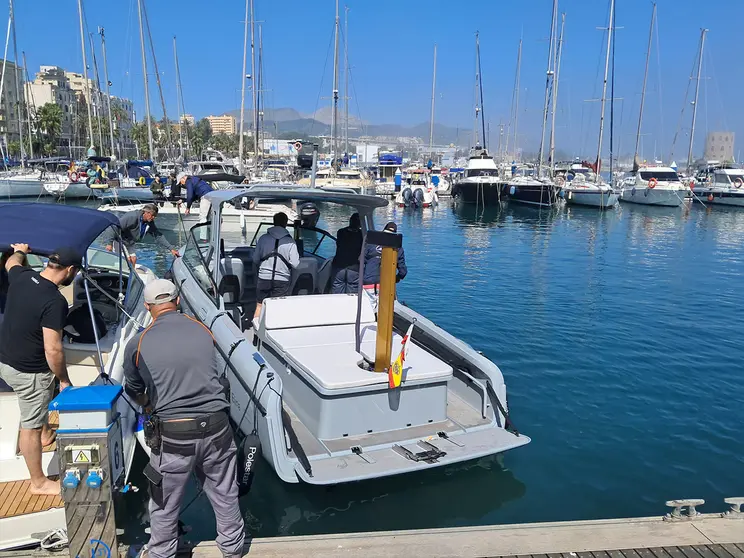 Elina, el primer barco completamente solar del mundo, en su visita a Ceuta / C&eacute;sar Mart&iacute;n