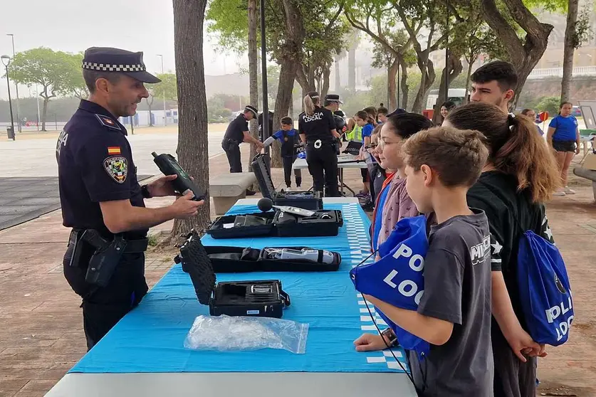 Exhibici&oacute;n Polic&iacute;a Local / Laura Ortiz