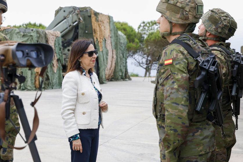 Visita de la ministra de Defensa, Margarita Robles, al cuartel de la Fortaleza del Hacho