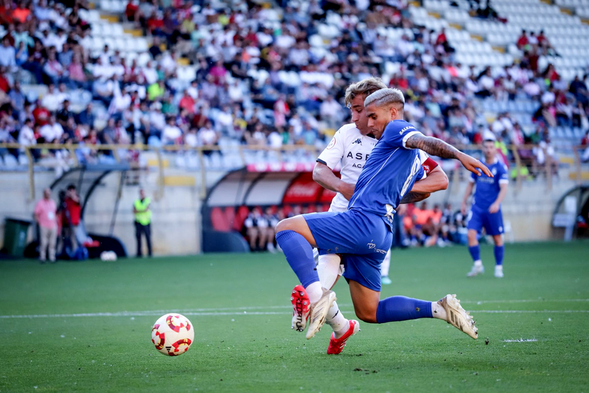 Encuentro de ida de la final de campeones entre la Cultural Leonesa y la AD Ceuta FC