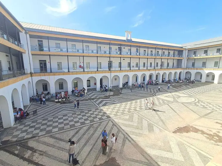 Campus Universitario / C&eacute;sar Mart&iacute;n