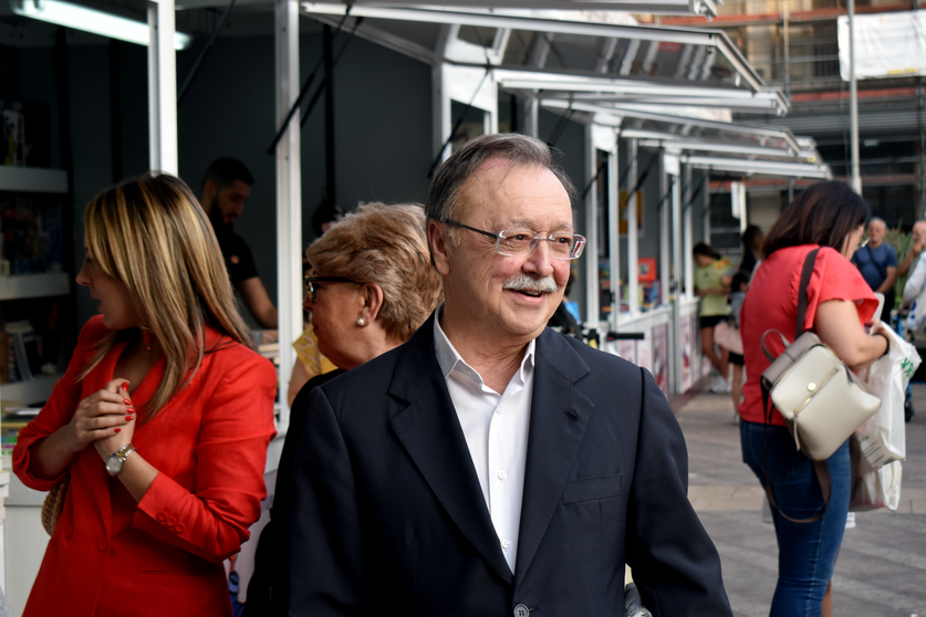 El presidente Vivas visita la Feria del Libro / Rafa B&aacute;ez