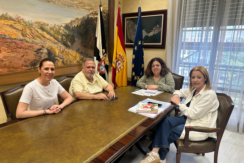 Reuni&oacute;n de UGT con la delegada del Gobierno