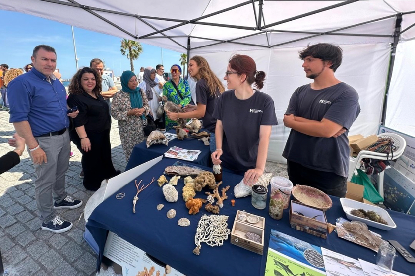 Cristina P&eacute;rez en los stands ubicado en el Muelle por el D&iacute;a Mundial del Medio Ambiente