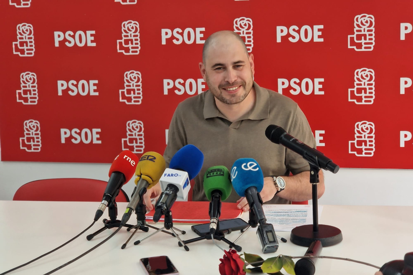 El secretario general del PSOE, Miguel &Aacute;ngel P&eacute;rez Triano, durante una comparecencia / Laura Ortiz