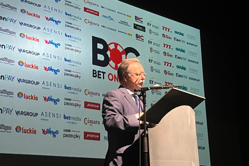 El presidente de la Ciudad, Juan Vivas, durante la inauguraci&oacute;n de Bet On Ceuta