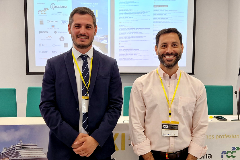 No&eacute; Fern&aacute;ndez y Rafael Mart&iacute;nez Pe&ntilde;alver durante su atenci&oacute;n a los medios de comunicaci&oacute;n / Laura Ortiz