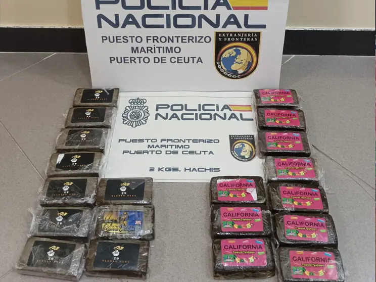 Tabletas de hach&iacute;s aprehendido en el puerto