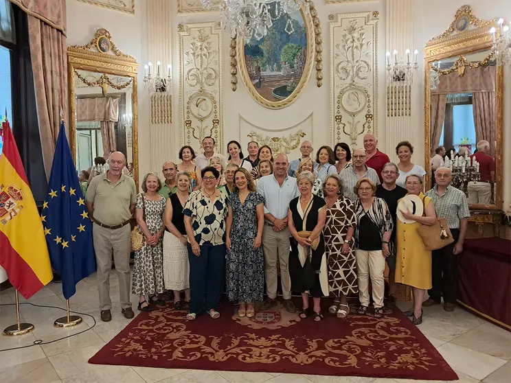 Recepci&oacute;n en el Sal&oacute;n del Trono a la Casa de Ceuta en Sevilla / C&eacute;sar Mart&iacute;n