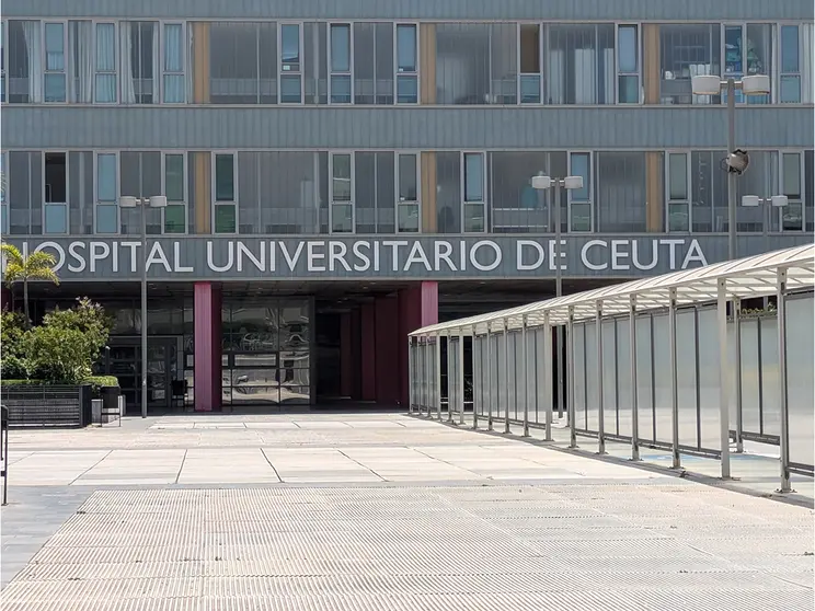 Hospital Universitario / Rafa B&aacute;ez