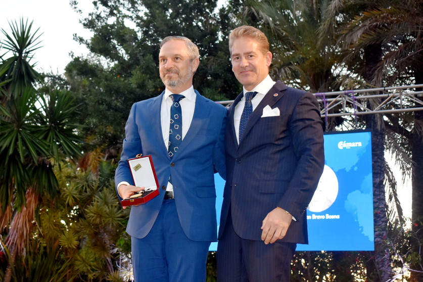 Entrega de la Medalla de Oro de la C&aacute;mara de Comercio a Juan Bravo / Laura Ortiz