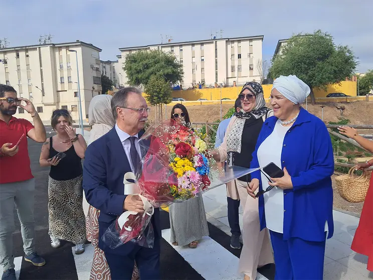 Visita de Juan Vivas al nuevo parque / C&eacute;sar Mart&iacute;n