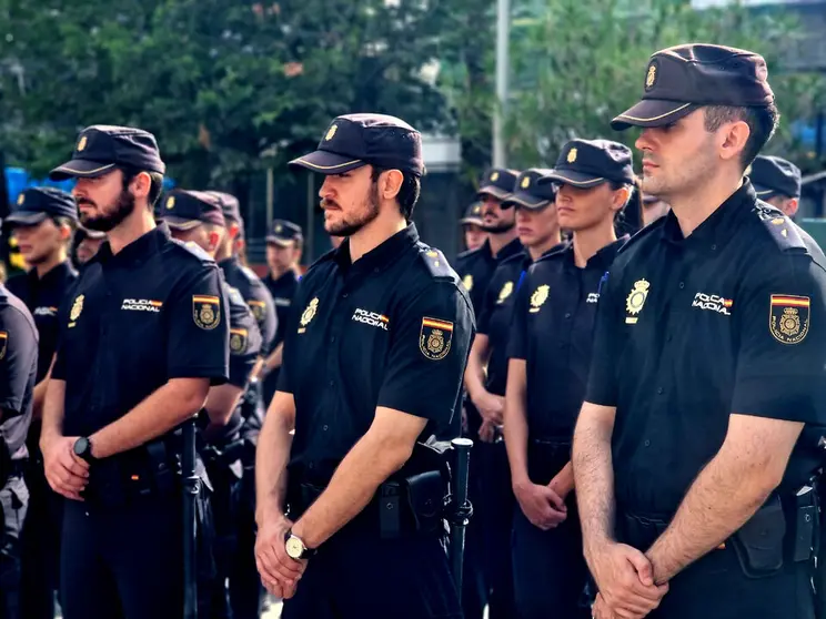 Recepci&oacute;n a los agentes en pr&aacute;cticas de la Polic&iacute;a Nacional / Laura Ortiz