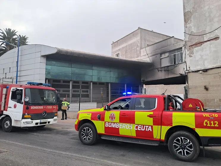 Incendio en el antiguo hospital de la Cruz Roja / C&eacute;sar Mart&iacute;n