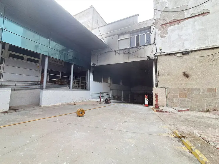 Incendio en el antiguo hospital de la Cruz Roja / C&eacute;sar Mart&iacute;n