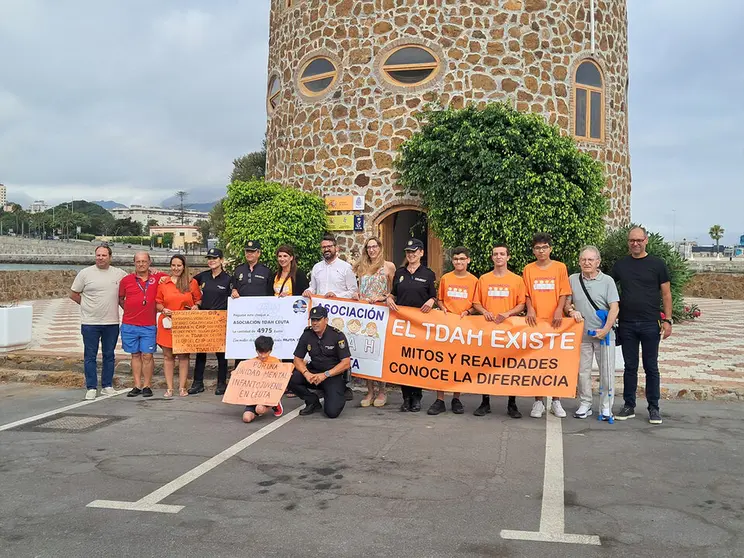 La Polic&iacute;a Nacional entrega el cheque de la recaudaci&oacute;n de la Ruta 091 a TDAH Ceuta / C&eacute;sar Mart&iacute;n