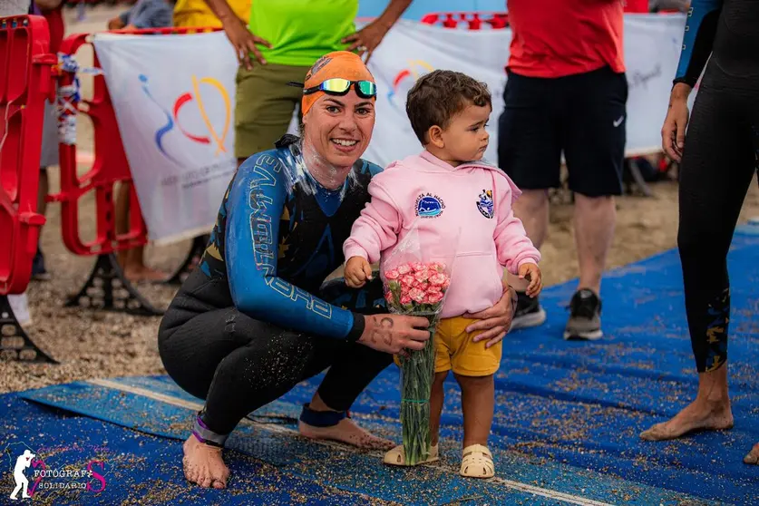 Ana Mancera, ganadora de la categor&iacute;a femenina de la Traves&iacute;a a Nado 'Vuelta al Hacho'. Imagen: Fot&oacute;grafos Solidarios