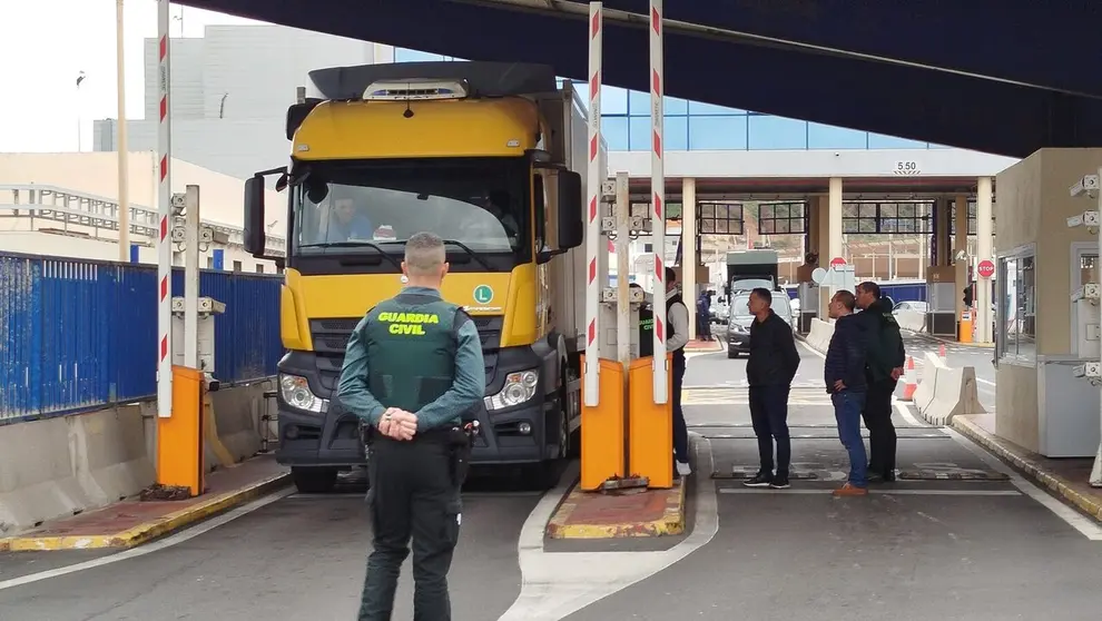   Primer pase de pescado en la aduana comercial desde Marruecos / S.I.  